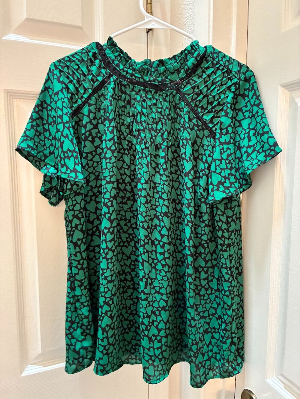 Torrid Top with Hearts & Flutter Sleeves Size 1
